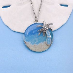 NWT 🏝️ ROUND PALM TREE OCEAN SAND PENDANT ON 20”-22” STAINLESS SILVER CHAIN